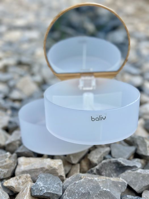 Козметична кутия BALIV  на 2 нива.