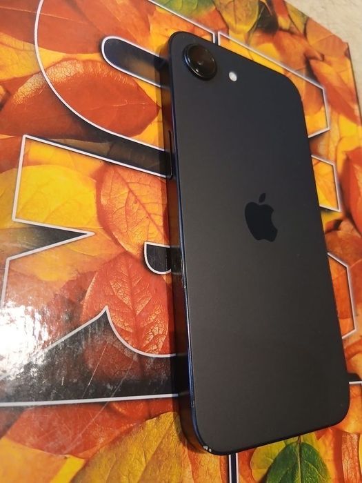 Apple iPhone 16e  128GB 5G  Black аифон