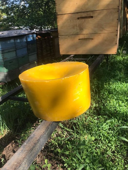 Воск пчелинный, забрусный.