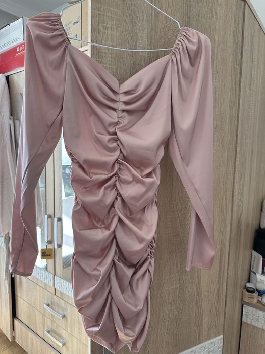 Къса официална рокля