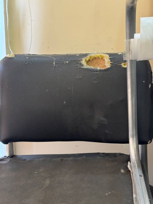 Stul sotiladi.Holati ortacha