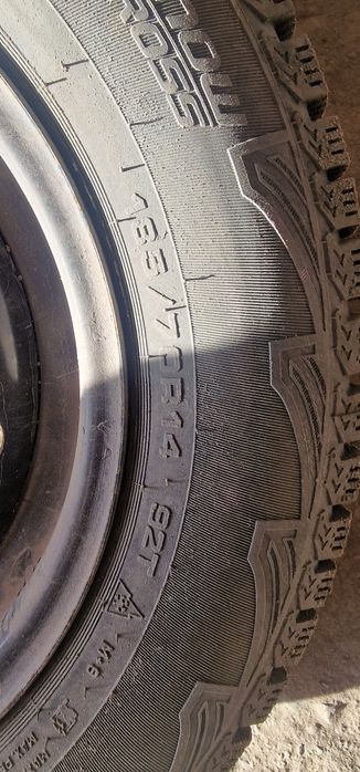 Продам комплект зимних шин на дисках, на ВАЗ