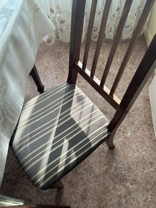 Кухонный стол-стулья