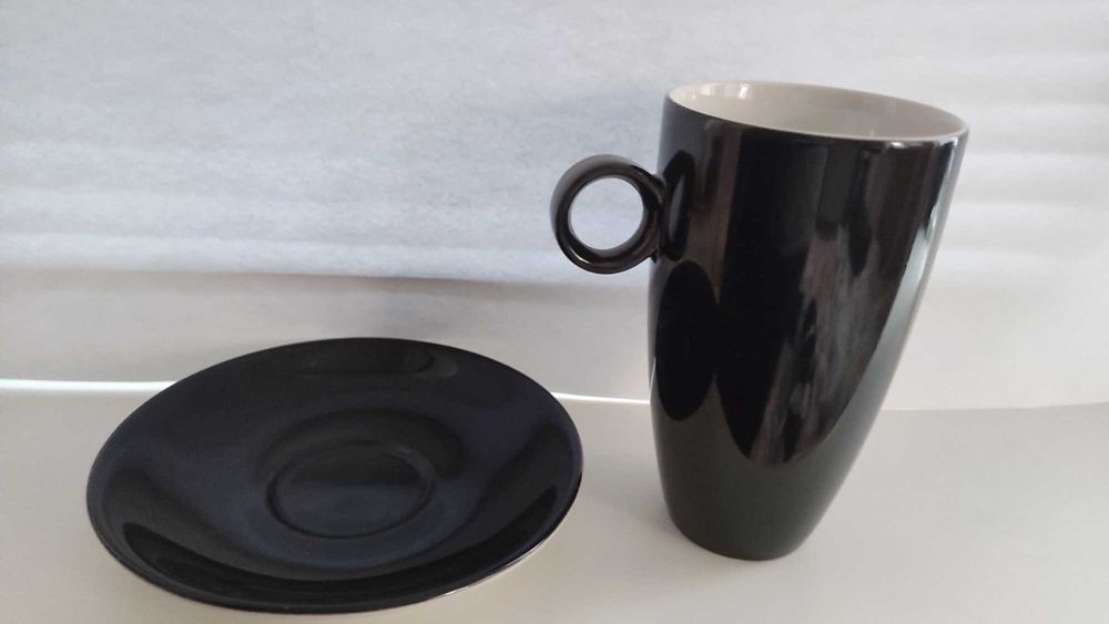 *Anna Burg*   един прекрасен порцеланов двоен сет в черно и бяло