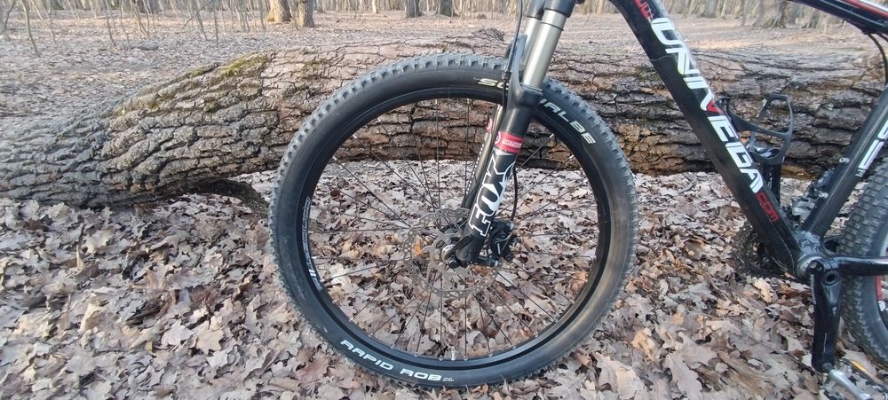 Montainbaik  carbon Univega , cu furcă fox