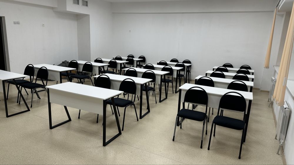 Стули для посетителеи