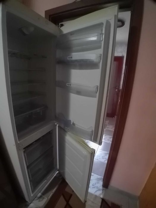 Хладилник с фризер