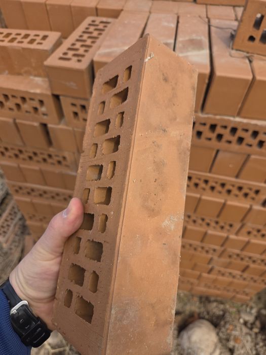 Кирпич произ Украина
