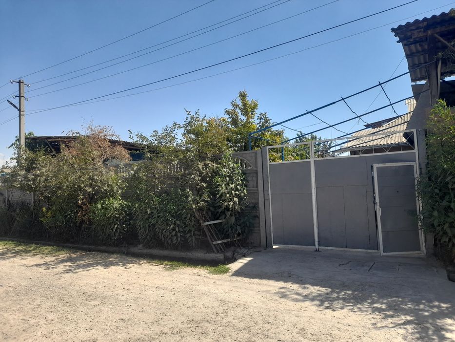 Ташкент вилоят бостонлих тумани абаида  6 хонали уи ва 2 хона времена