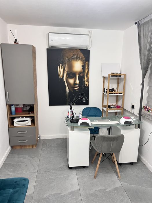 Inchiriere /    Post Manichiura