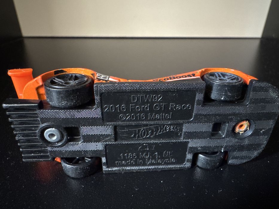 Машинка хотвилс