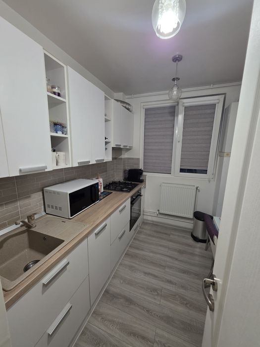 Apartament 3 camere semidecomandat,etaj 1, Tiglina 1 zona Francezi