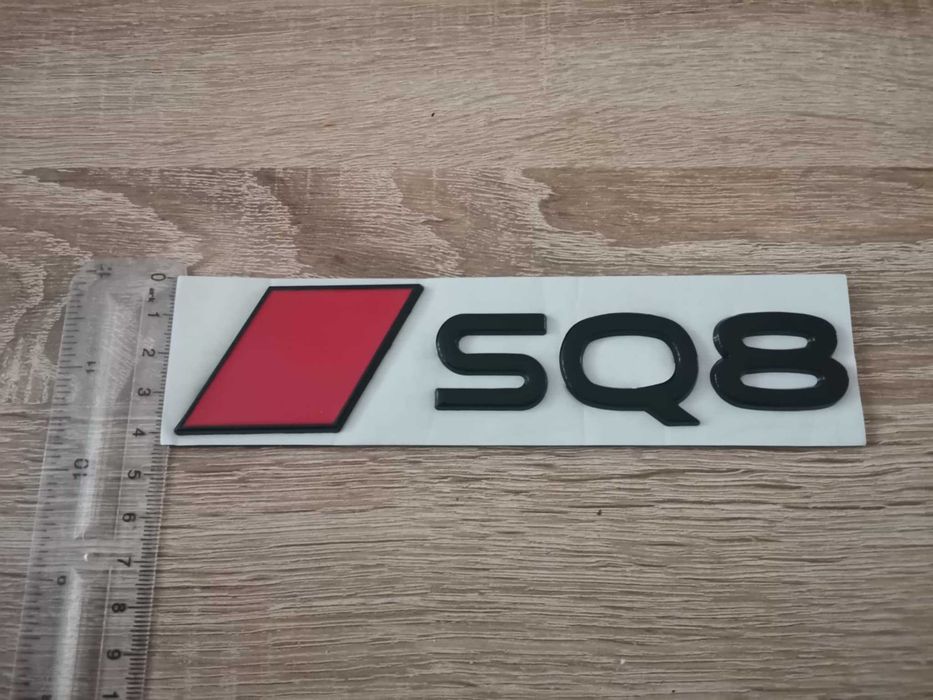 емблема Audi SQ8 нов стил черно с червено