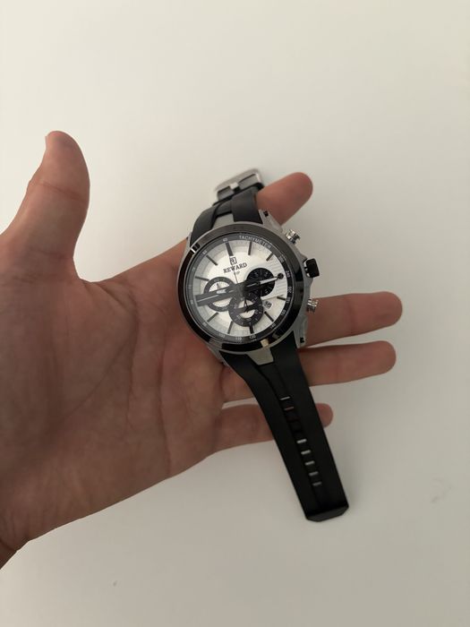 Часы Reward продаю новые