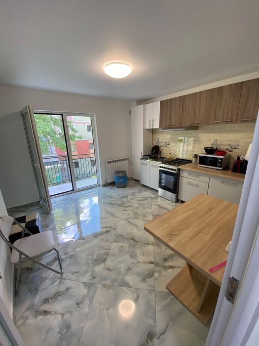 Închiriez apartament