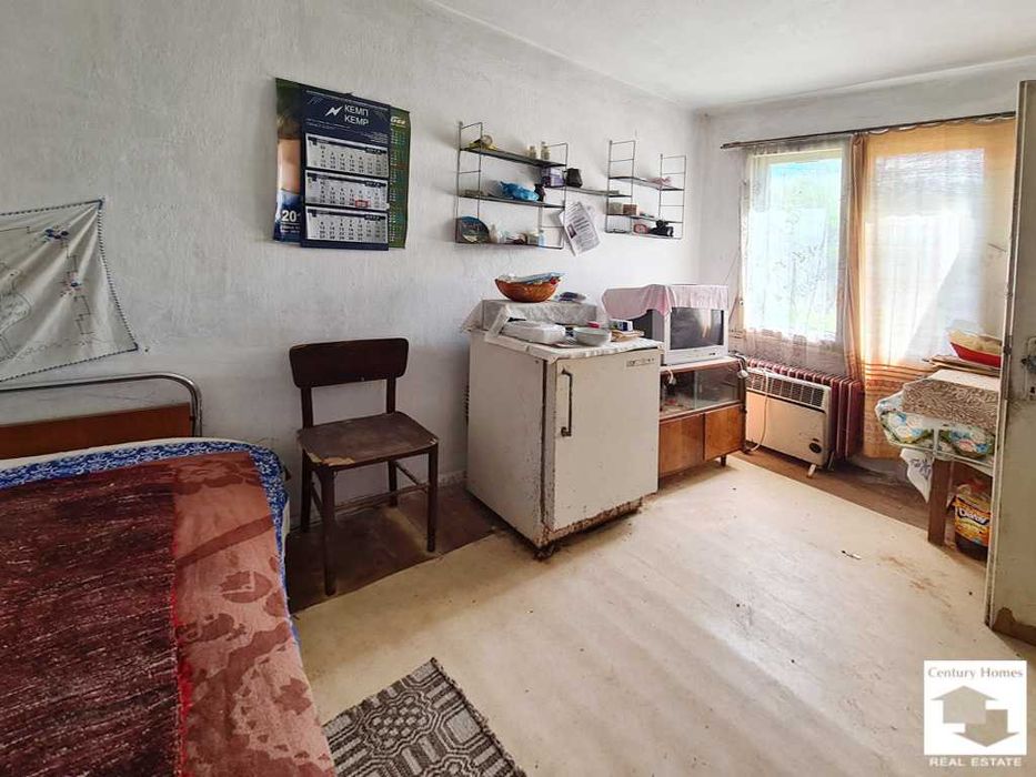 175090 Двуетажна къща с гараж и голям двор, в село до гр. Севлиево