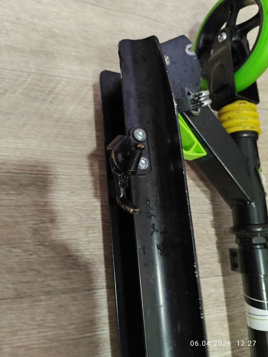 Продам детский самокат пользовались редко в основном стоит