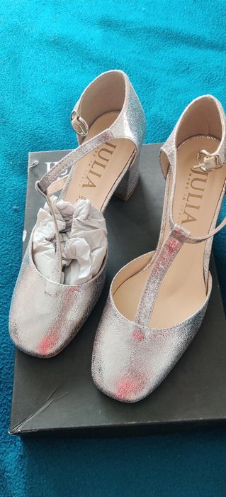 Sandalete elegantae aurii