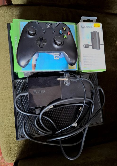 Consolă Xbox One + 1 Controller + 4 jocuri