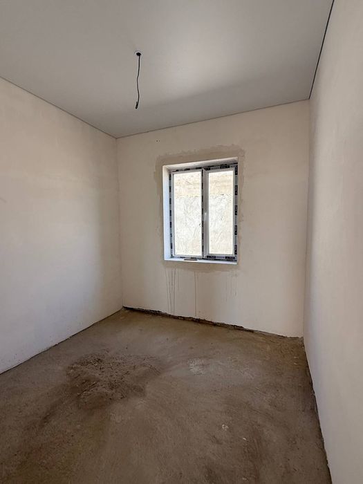 Uy sotiladi 270 milion