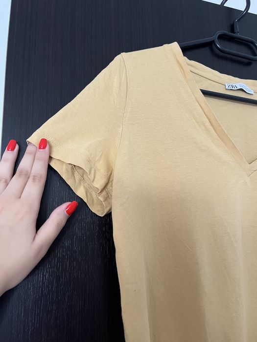 Tricou cu decolteu in V Zara