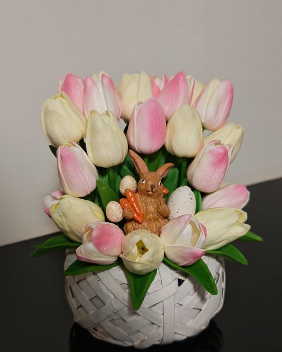 Decorațiune de masă de Paște cu 27 fire de lalele din polifoam