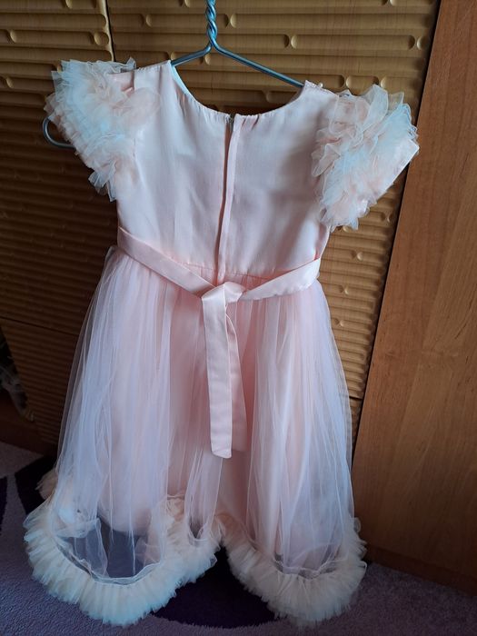 Красивое праздничное платье.