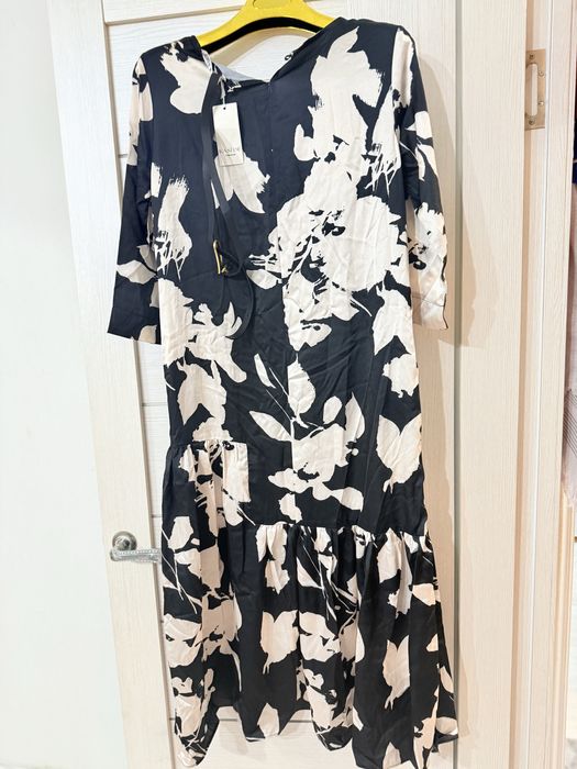 Киімдер сатылады