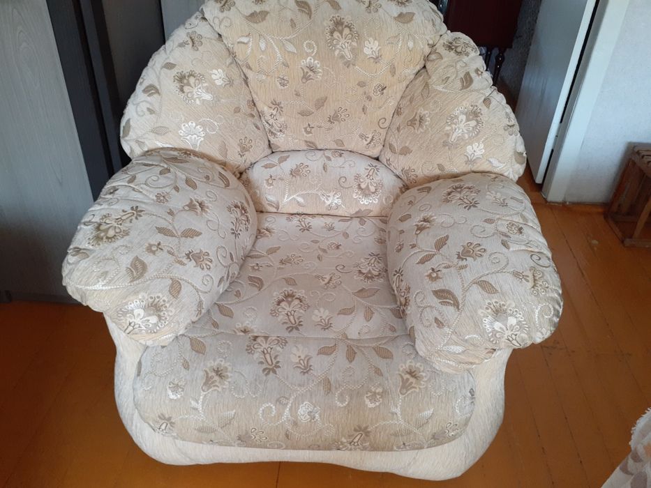 Диван и два кресла