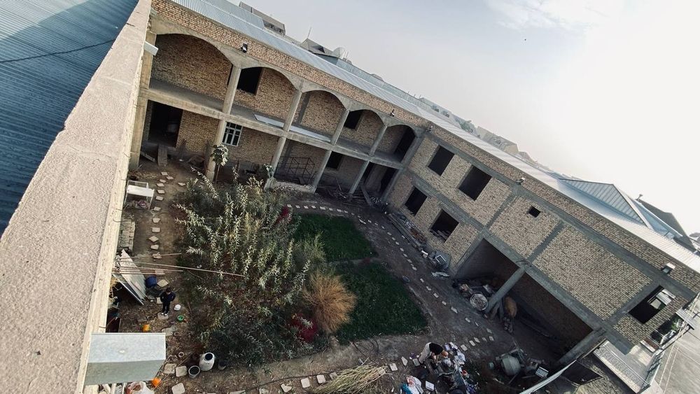 Срочно продается отличный 2этажный участок на Бетонке ,8соток,много ко