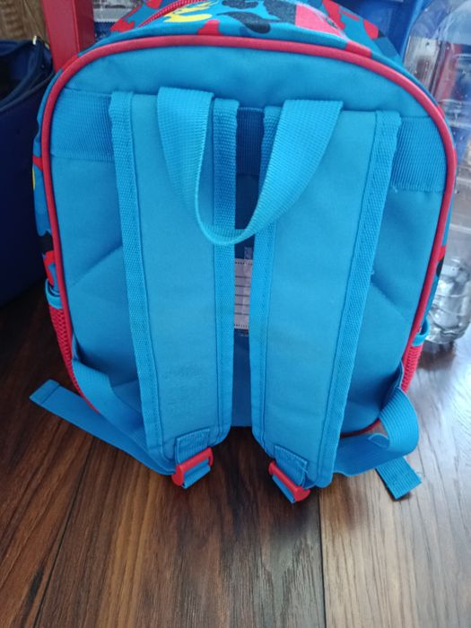 Vând ghiozdan nou 3D