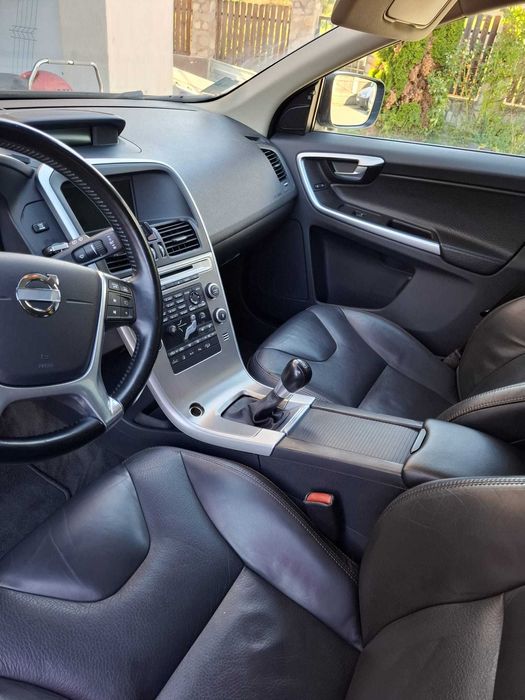 VOLVO XC 60 D5 AWD


# Motorizare 2.4D - 215 CP Diesel