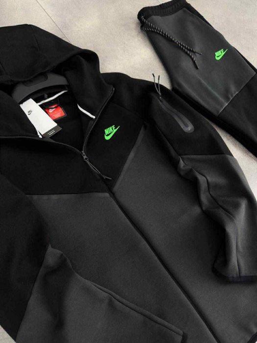 Nike Tech Fleece  Premium Stoc