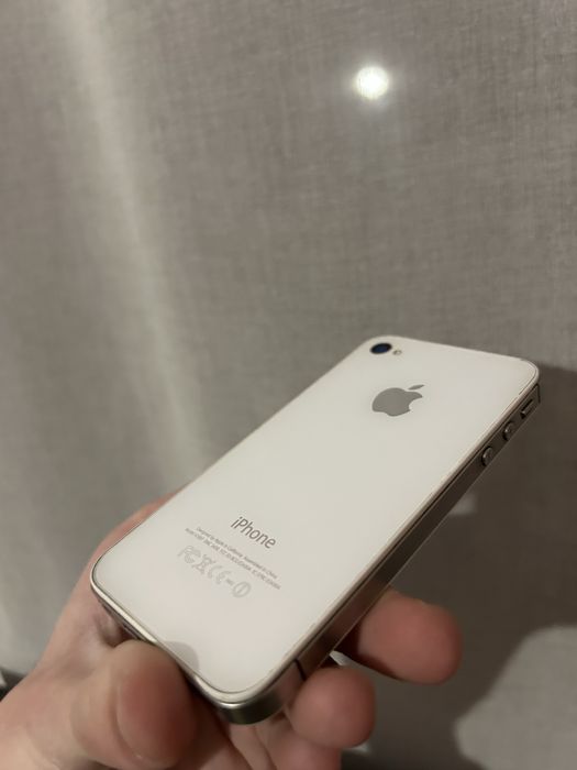 iPhone 4 / 4S – перфектно състояние, без драскотини