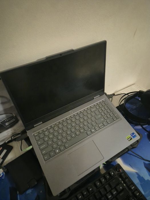 Laptop Lenovo Legion LOQ top