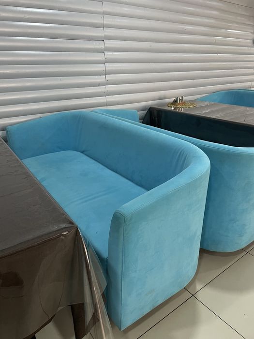 Продам столы, диваны и стулья