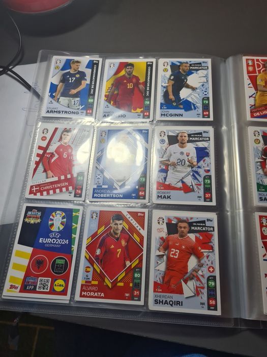 Cartonașe cu fotbaliști internaționali+ pachete