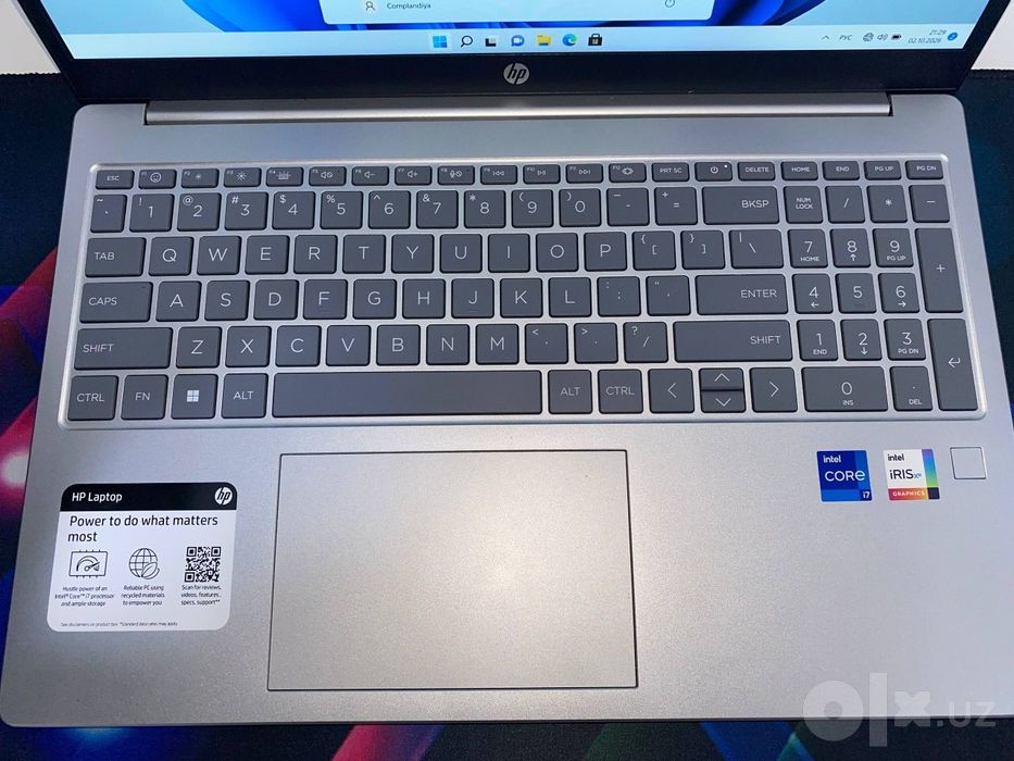 HP laptop i7-13 16/512