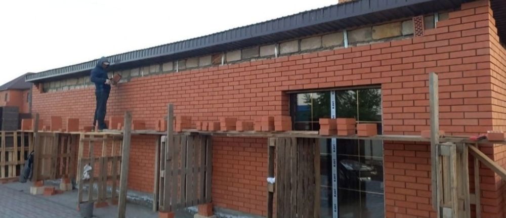 Строительная бригада из Узбекистана.