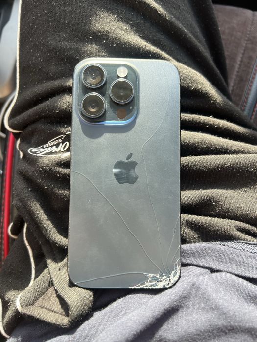 Продаю iPhone 15 pro 256GB.