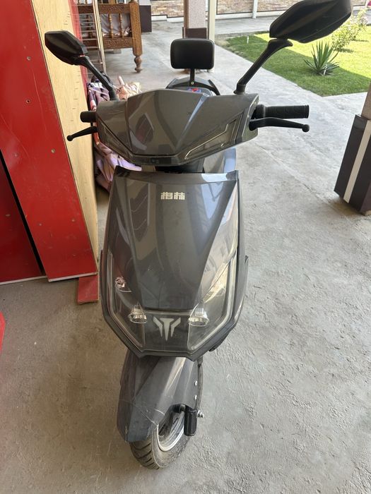 skuter elektronniy zaryadli