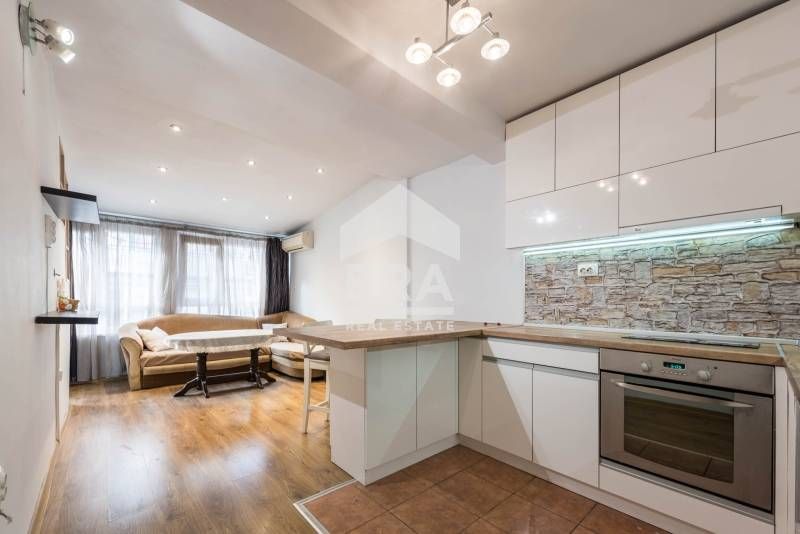 Двустаен, ексклузивен, обзаведен апартамент за продажба, в тухлена сгр