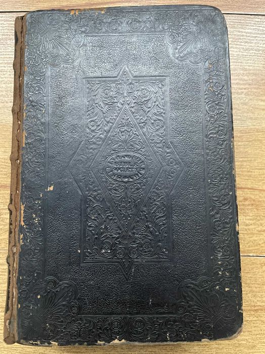 Victorian Holy Bible , Biblia veche, limba engleza, 1834 , 20x13x6 cm