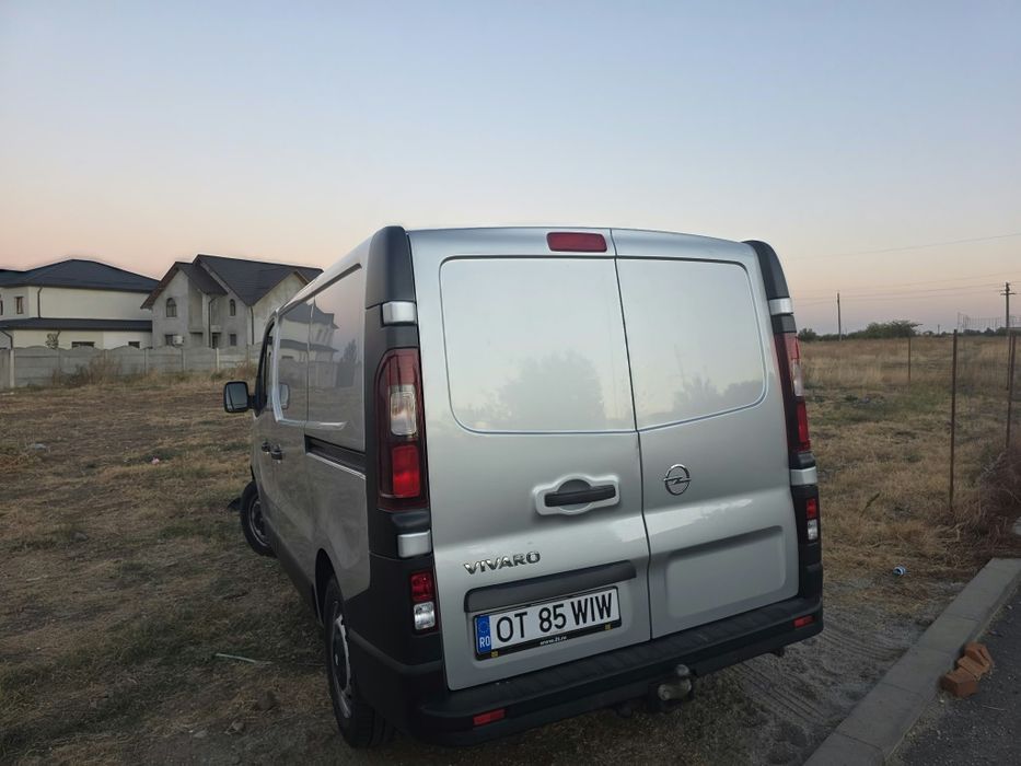 Opel Vivaro, usi pe toate lateralele