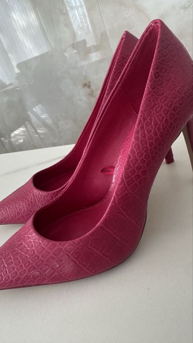 Zara цикламени обувки на висок ток