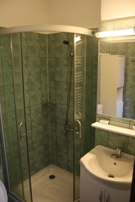 Închiriez garsonieră pe str T Mihaly  31-35 zona FSEGA