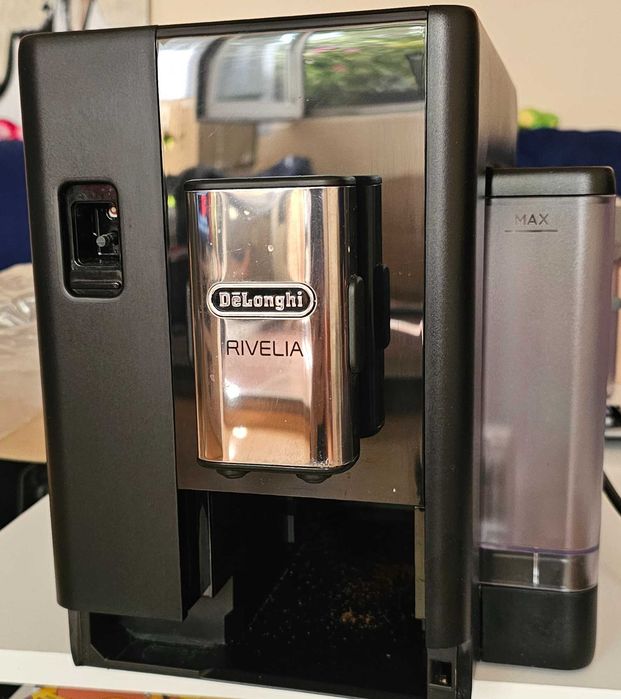 Expressor automat Rivelia Delongi