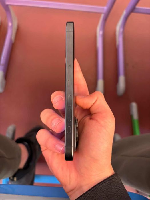 Продава се iphone 15 pro 256 gb