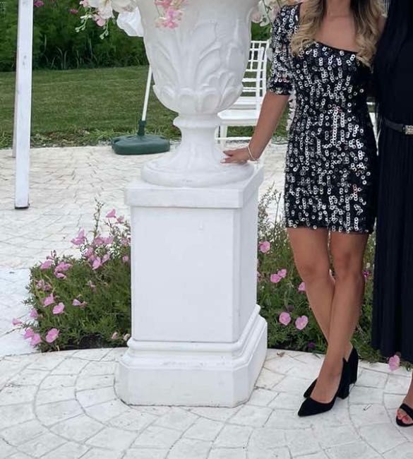 Черна къса рокля с пайети