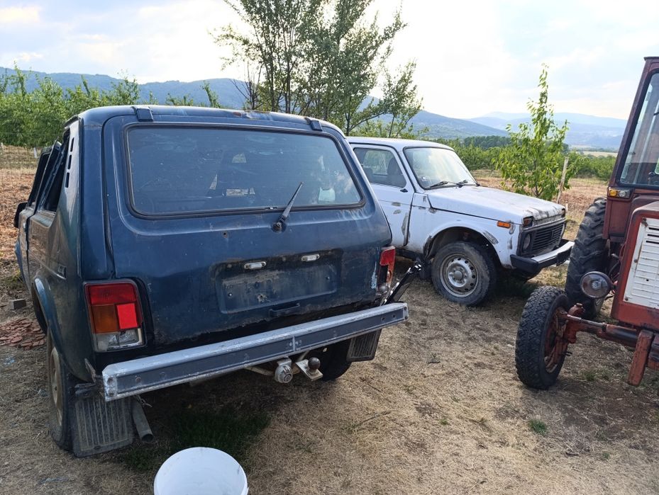 Продавам Лада Нива 1.7 i 2006г. ,а другата 2003 г.